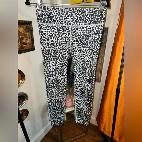 Outdoor Voices Animal Print Leggings size Medium - Picture 1 of 5